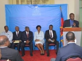 Haïti - FLASH : Le PM prend soin des militaires démobilisés