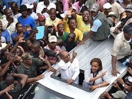 Haiti - FLASH : J-B Aristide in the streets of Pétion-ville