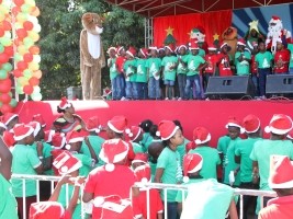 Haïti - Social : Les enfants fêtent Noël avec le couple Présidentiel