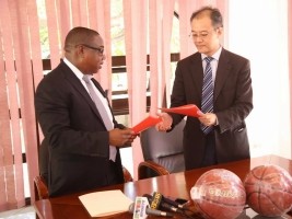 Haïti - Chine Populaire : Don de matériels sportifs
