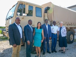 Haiti - Humanitarian : The US Government donates medical equipment