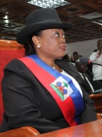 Haïti - Politique : La Sénatrice Étienne entend poursuivre en justice le Sénateur Jacinthe 