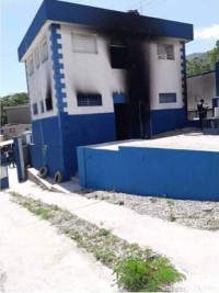 Haïti - FLASH : Des individus armés attaquent et pillent le Sous-commissariat de Grand-Ravine