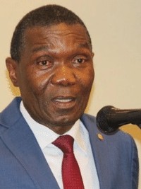 Haïti - Politique : Le Sénateur Lambert critique la concentration du pouvoir entre les mains Premier Ministre