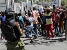 Haïti - Politique : Violences policières contre les manifestants, le Sénateur Lambert consterné