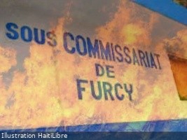 Haiti - Kenscoff : «Viv ansanm»sets fire to the Furcy sub-police station