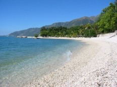 Haïti - Cayes : Aménagement de la route d’accès à la plage de Gelée