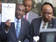 Haïti - Élections : Le Premier Ministre Paul, remet le décret électoral au CEP